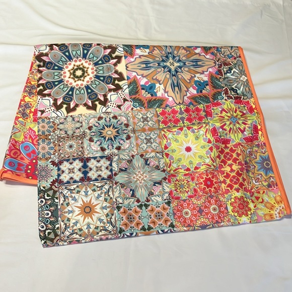 Johnny Was Kaleida Beach Blanket 40"x70" NWT - Picture 11 of 11